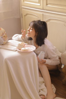 女生内裤有白色黏黏的是什么